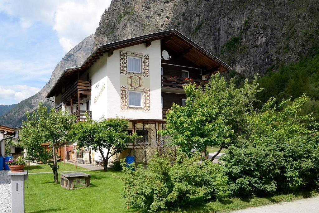 Haus Gamsblick Hotell Umhausen Exteriör bild