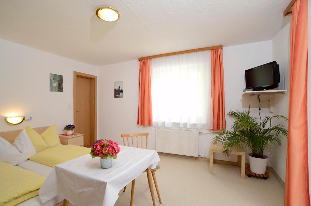 Haus Gamsblick Hotell Umhausen Rum bild