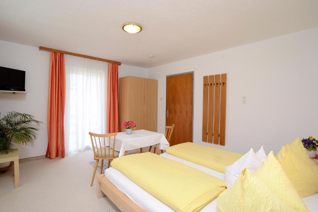 Haus Gamsblick Hotell Umhausen Rum bild